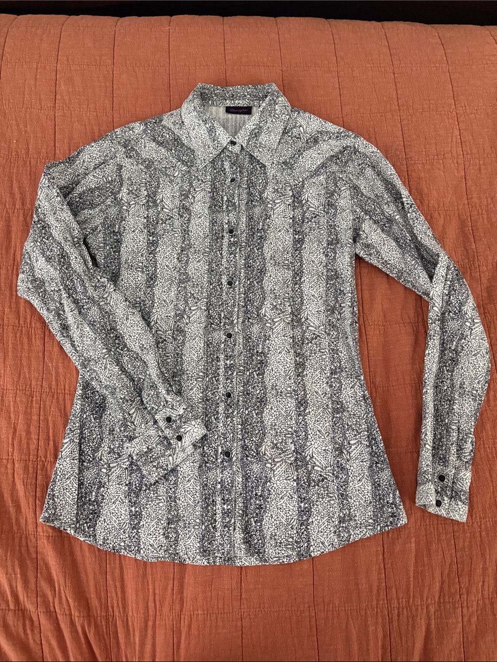 Wrangler Black & White Printed Long Sleeve Button-Down Shirt